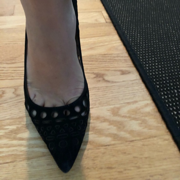 BCBGeneration Topaz size 7 black laser cut pumps - Picture 6 of 6